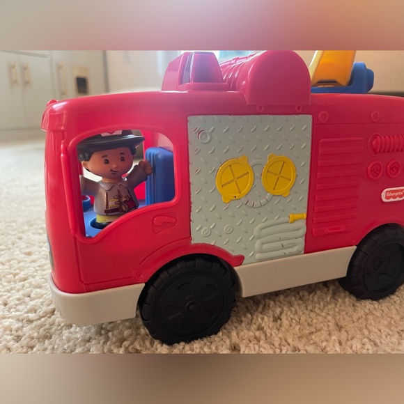 Fisher price little people fire truck - Picture 5 of 5